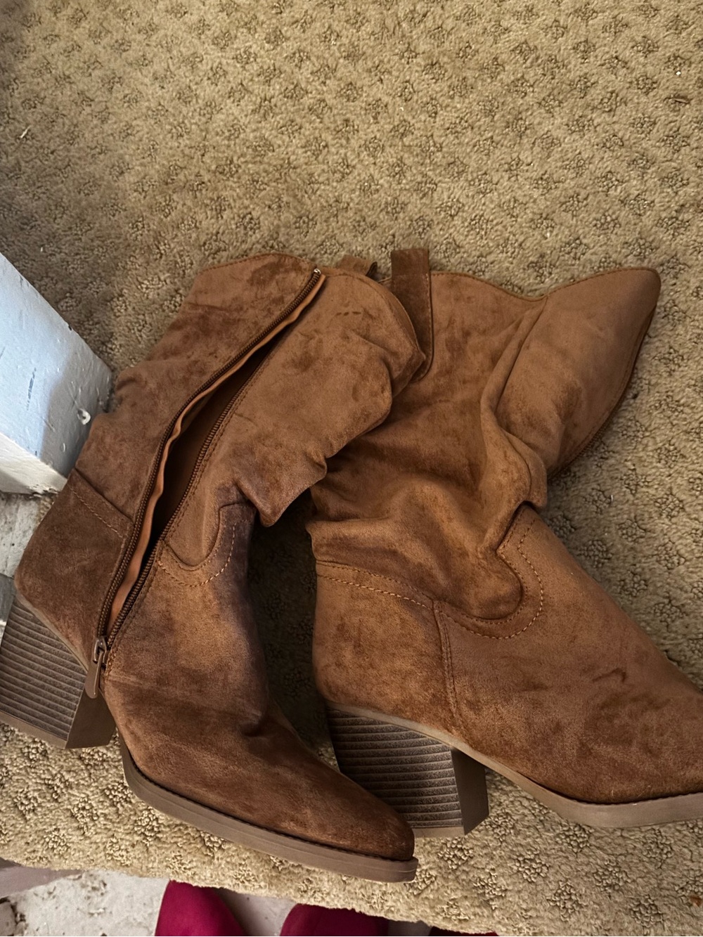 Slouchy western boots